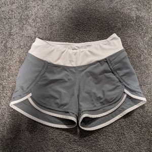 Hylete Iris shorts gray and white SM
